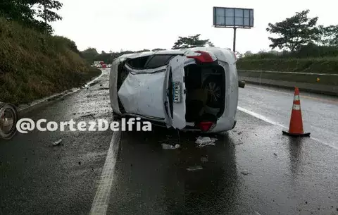 Se vuelca con varios pasajeros en la autopista Panamá Colón