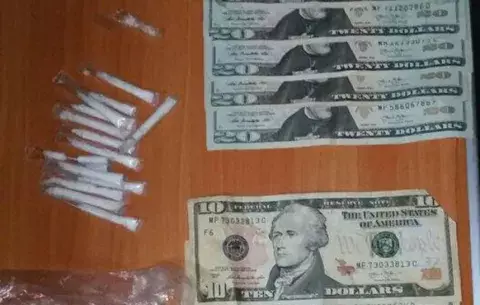 Caen en Los Santos vendedores al detal de droga