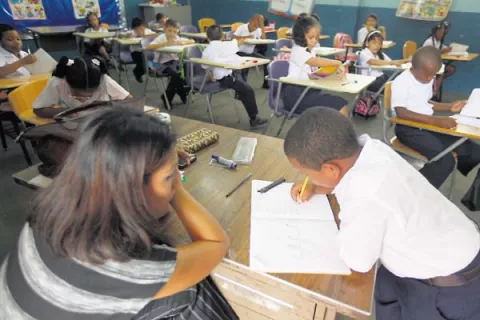 Piden destinar parte del PIB a colegios privados 