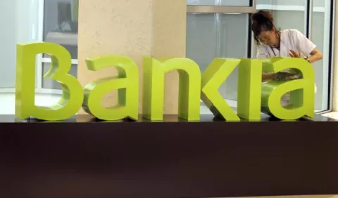 Acusan  al banco de ocultar  información  