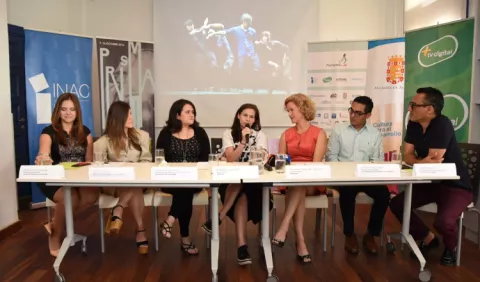 Cita de bailarines de tres continentes