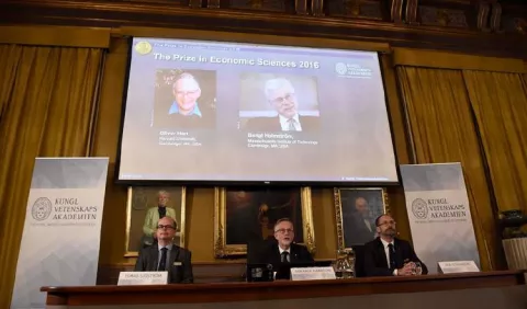 Nobel premia estudio de la teoría de los contratos