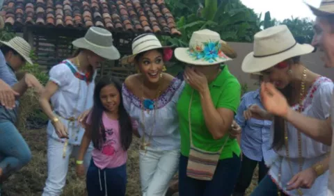 'Miss' Universo se embarró de lodo