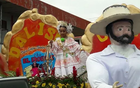 Con gran desfile folclórico culminan festejos de fundación de Aguadulce 