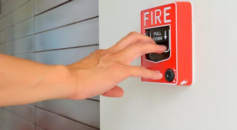 Compañías de seguro pagarán más impuestos para dotar a bomberos 