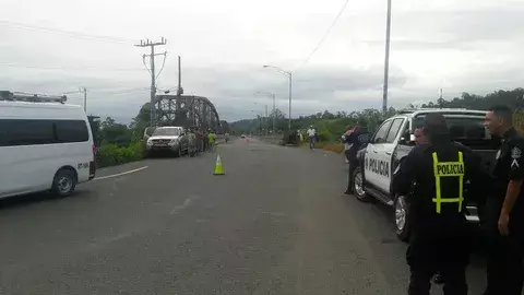 Antidisturbios evitan que jubilados cierren sobre el río Changuinola 