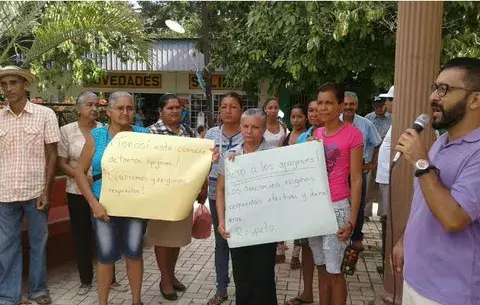 Tonosieños protestan por constantes apagones
