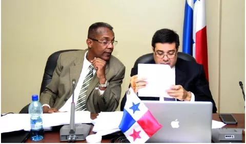 Funcionarios podrían viajar en clase económica