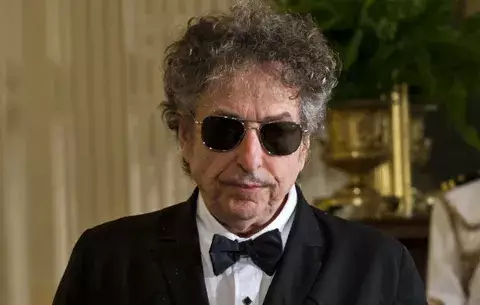 El Nobel de Literatura premia por primera vez  a un cantautor