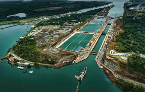 Denuncian posible privatización de servicios en el Canal de Panamá 