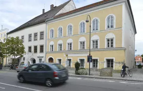 Austria decide derribar la casa natal de Adolf Hitler