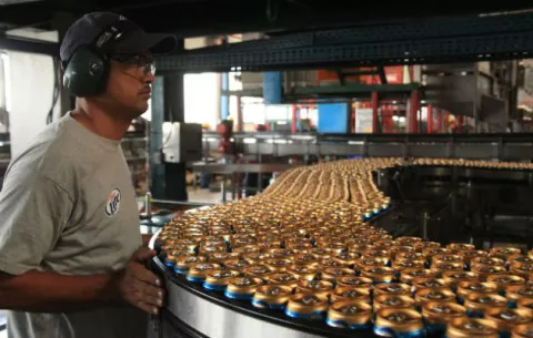 Se reduce la producción de seco, ron y vodka 