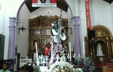 Devotos: ¡Viva el Cristo Negro! 