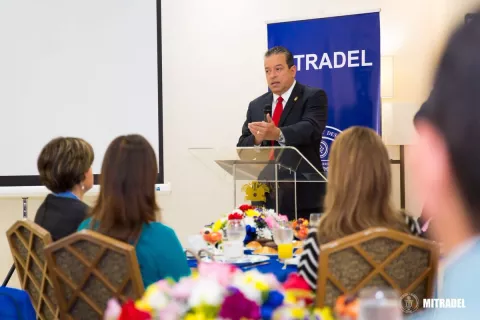 Reconocen a empresas que emplean a adolescentes en edades permitidas 