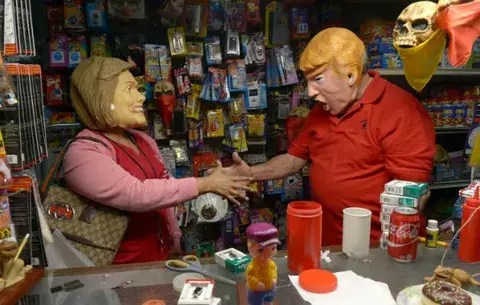 Las mil muecas de Trump, garantía de éxito en Halloween