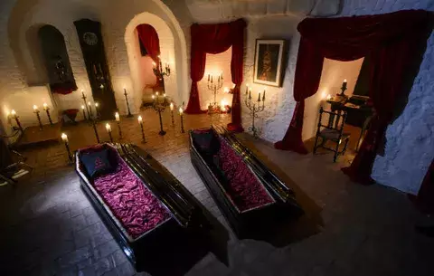 Dos personas dormirán en el castillo de Drácula  para Halloween 
