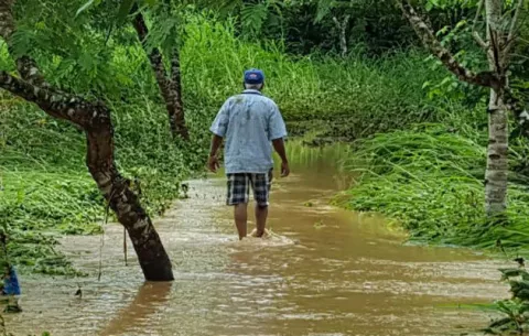 Inundaciones en San Juan y Salamanca, tras lluvias 