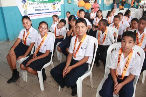 Estudiantes en Nuevo Arraiján culminan curso anti-pandillas