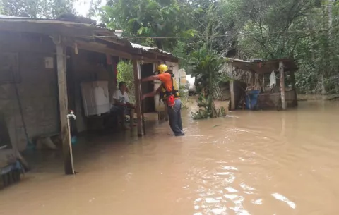 Empresas se unen para apoyar tras inundaciones en Tonosí 