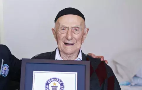 Centenario celebra su rito de madurez judío 100 años después 