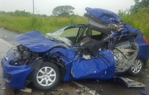Trágico accidente cerca de Juan Hombrón, deja dos muertos y un herido