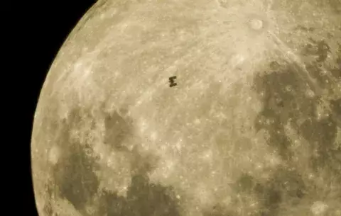 Revelan el origen del cráter más grande de la Luna
