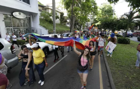 Buscan implementar matrimonio homosexual a través de la Corte