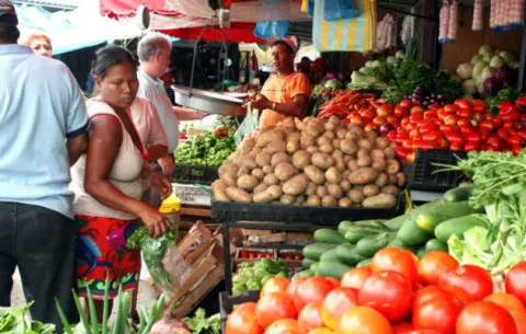 Ventas en el Mercado de Abastos bajan 60% debido al hacinamiento