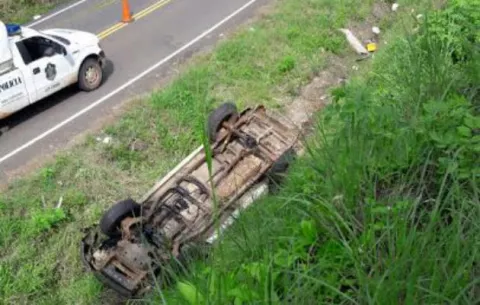Muere al volcarse vehículo de la junta comunal de Guabo
