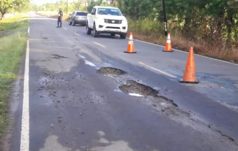 Califican de peligrosa, carretera de asfalto a Olá 