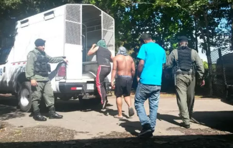 Efectúan operativos en cinco distritos de Chiriquí, allanan unas diez residencias