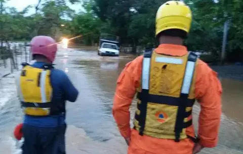 Ríos Quebro y Pavo se desbordan afectando 30 viviendas