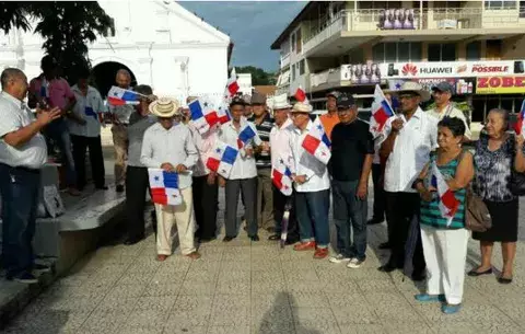 Jubilados en Los Santos reclaman pago de sus décimos
