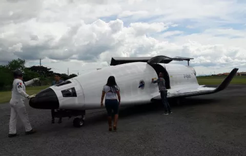 Simulador espacial causa sensación en aeropuerto de Penonomé