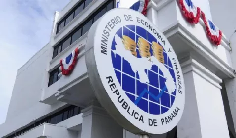 'Derroche del  dinero del pueblo en el Gobierno'