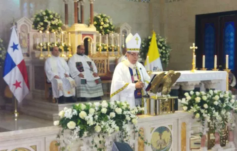 Monseñor Ulloa denuncia la corrupción y la falta de transparencia