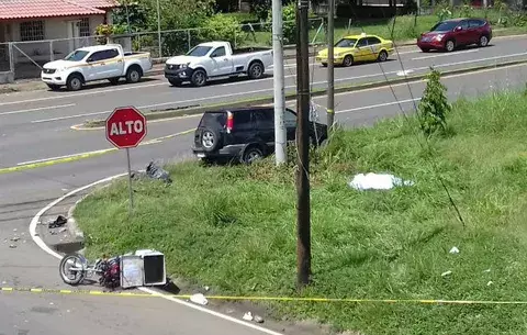 Muere al colisionar su moto contra camioneta en Los Algarrobos, Chiriquí