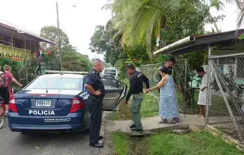Evacúan ancianos de asilo y trasladan cuarto de urgencias en Bocas del Toro