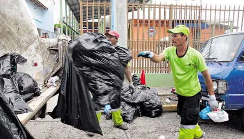 Deuda millonaria por aseo