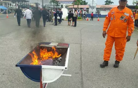 Inician fiestas patrias en Bocas con acto de cremación de banderas