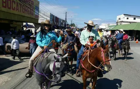 Fallece niño al caerle un caballo en cabalgata de Changuinola