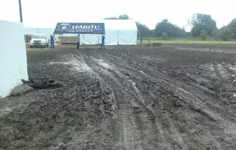 Camiones y lluvia dejan en pésimo estado terreno en Tonosí
