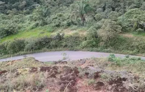 Advierten sobre posible derrumbe de cerro hacia Mariato