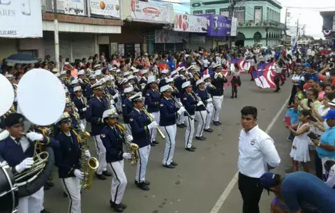 Estudiantes muestran mejores galas en desfiles de Chitré