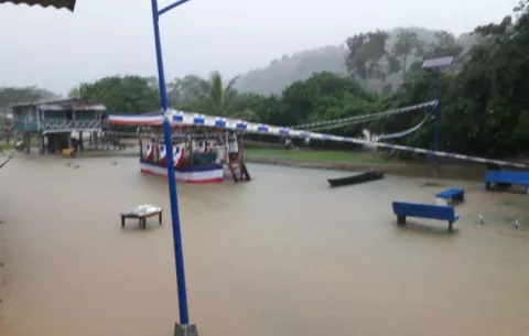 Lluvias provocan inundaciones en Costa Abajo de Colón 