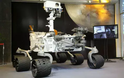 El robot Curiosity encuentra un extraño meteorito metálico en Marte