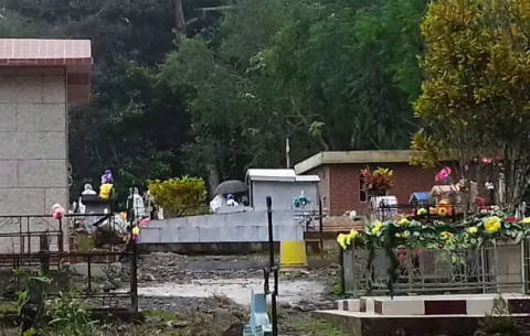En cementerio de Bugaba, hacen diligencia sobre docente desaparecida 