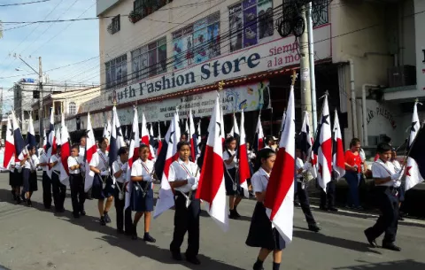 Con mucho fervor honran símbolos patrios en Penonomé