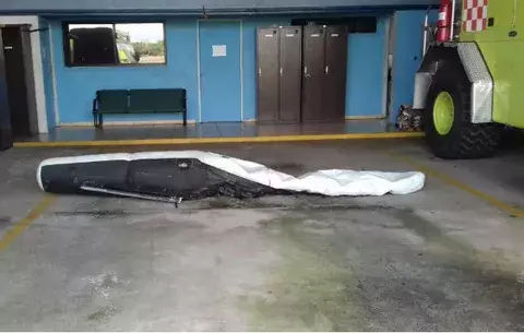 Encuentran flotador de la aeronave y familiares de tripulantes llegan a Panamá 
