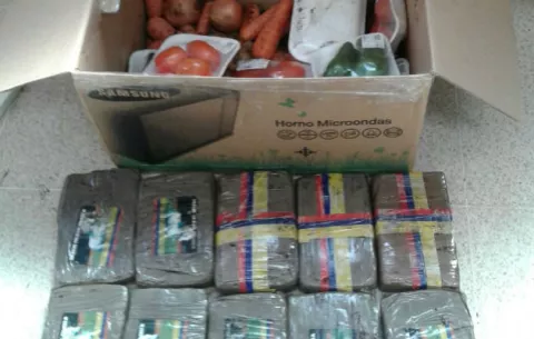 Decomisan 10 paquetes de supuesta cocaína en Guabala 